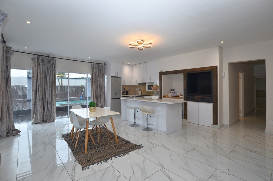 2 Bedroom Property for Sale in Kenridge Western Cape